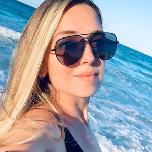 Meet your Posher, Lia